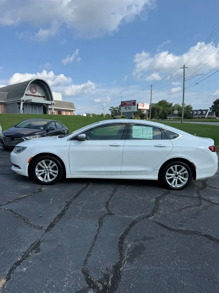 2015 Chrysler 200 Limited photo 4