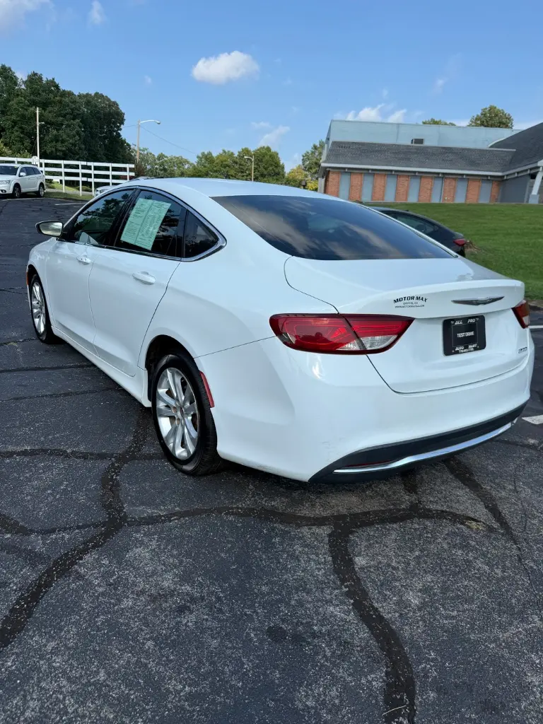 2015 Chrysler 200 Limited photo 5