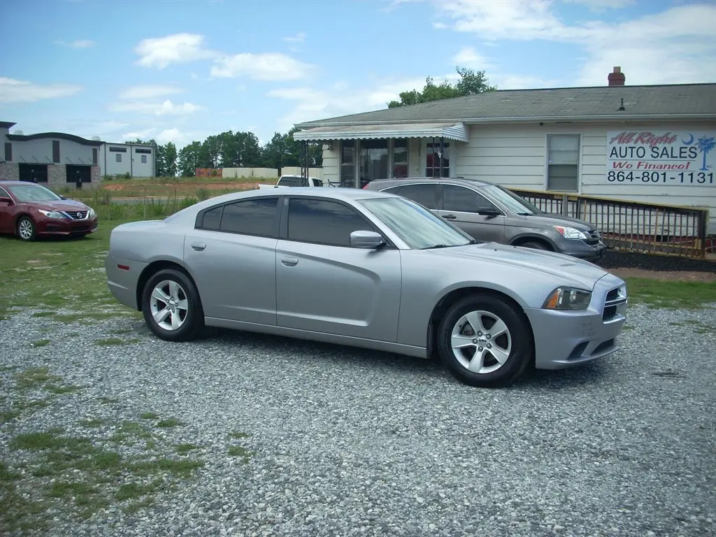 2013 Dodge Charger SE photo 4