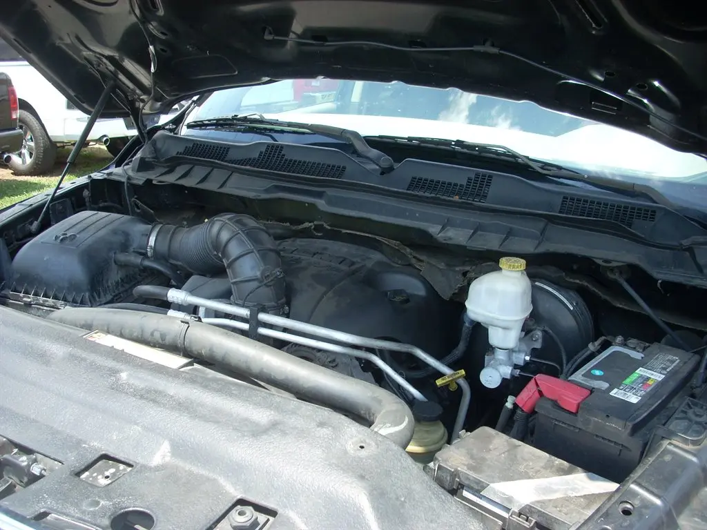 2010 RAM 1500 SLT 4x4 Crew Cab photo 5