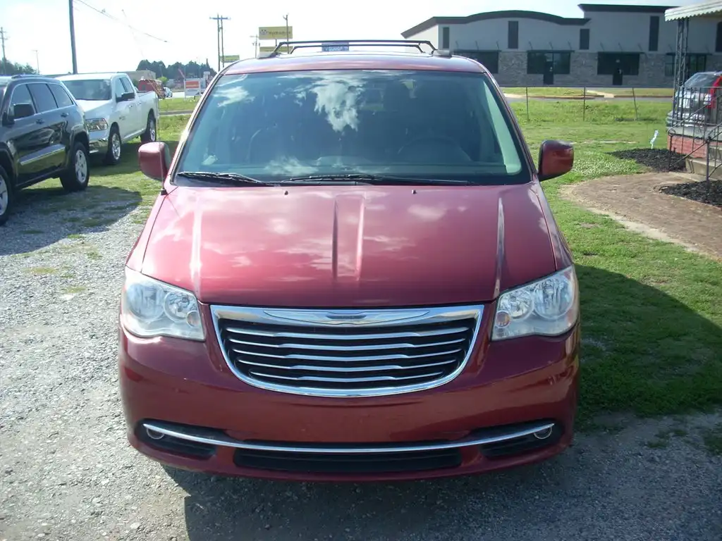 2014 Chrysler Town & Country Touring's photo