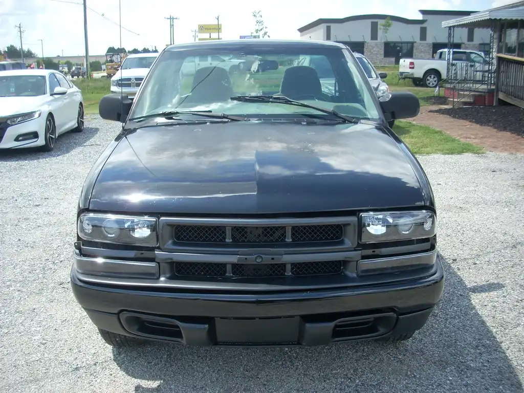2001 Chevrolet S10 2WD Regular Cab Short Box LS's photo