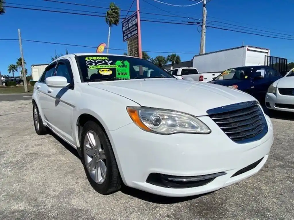2013 Chrysler 200 Touring's photo