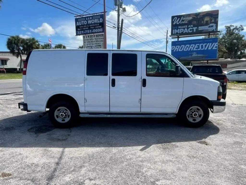 2015 GMC Savana Cargo Van 2500 photo 4