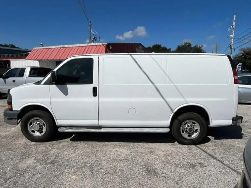 2015 GMC Savana Cargo Van 2500 photo 3