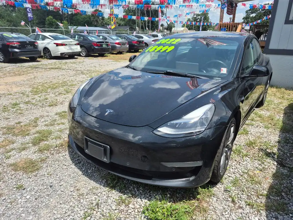 2022 Tesla Model 3 Standard Range Plus's photo