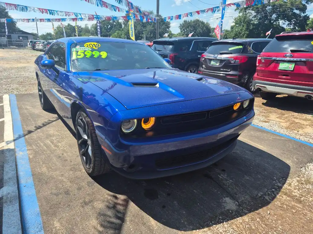 2019 Dodge Challenger SXT Auto's photo