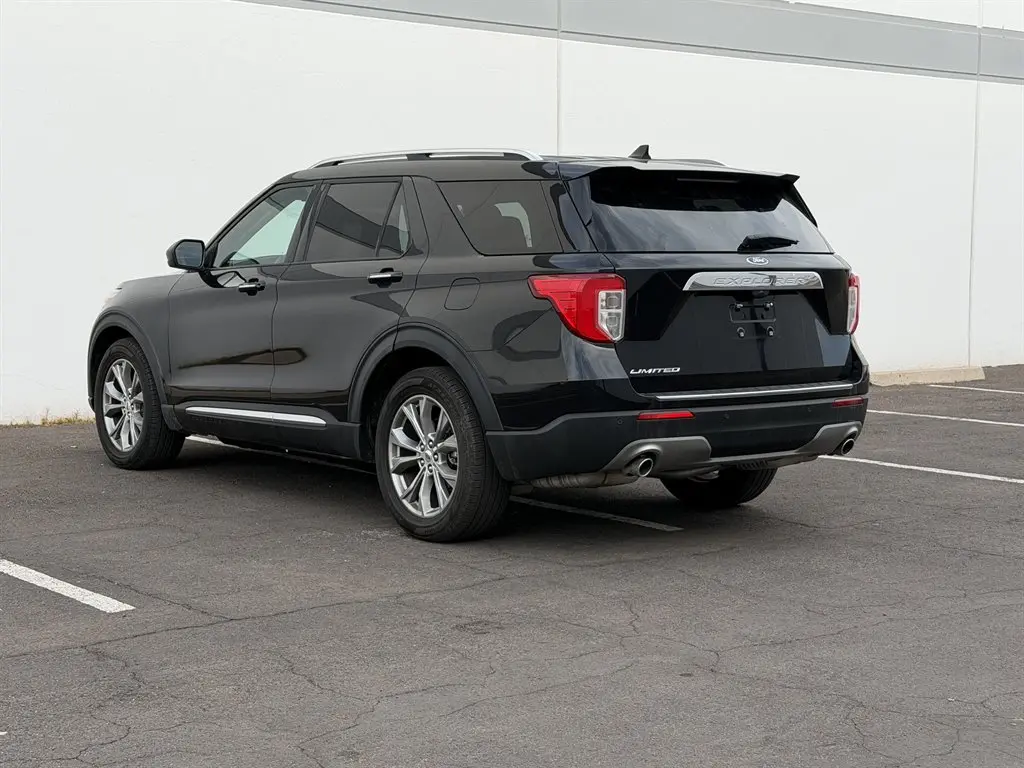 2024 Ford Explorer Limited RWD photo 3