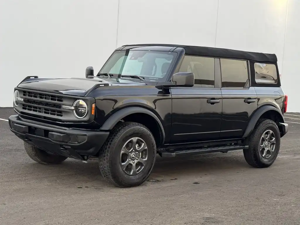 2023 Ford Bronco Base 4WD's photo