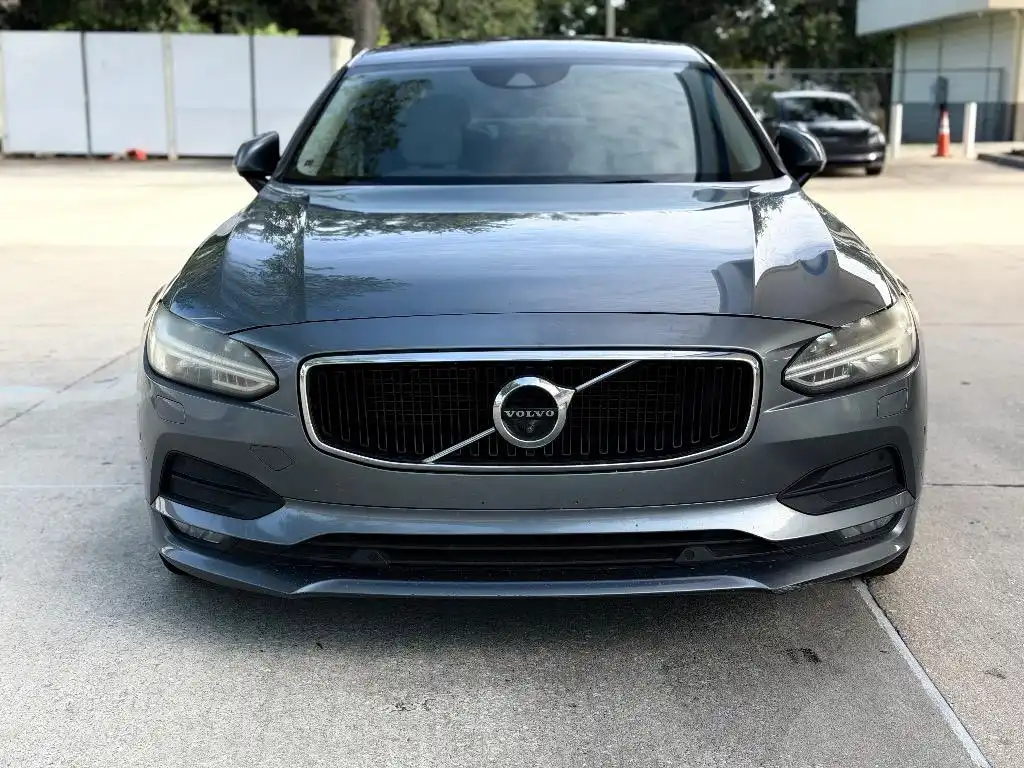 2017 Volvo S90 T6 Momentum AWD's photo