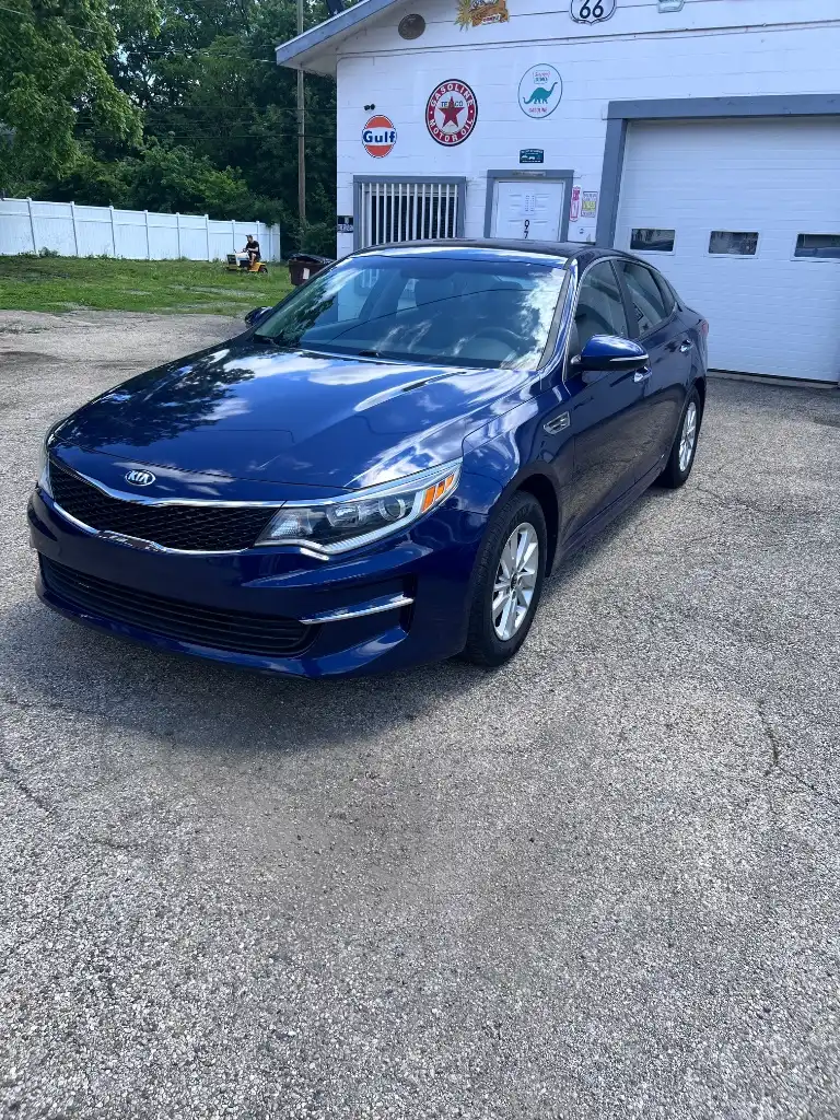 2017 Kia Optima LX AT's photo