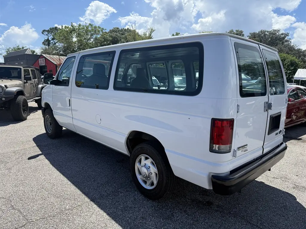 2014 Ford E-Series E-150 Van photo 5