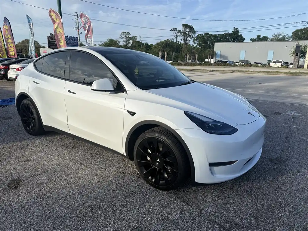 2023 Tesla Model Y Long Range Dual Motor All-Wheel Drive's photo
