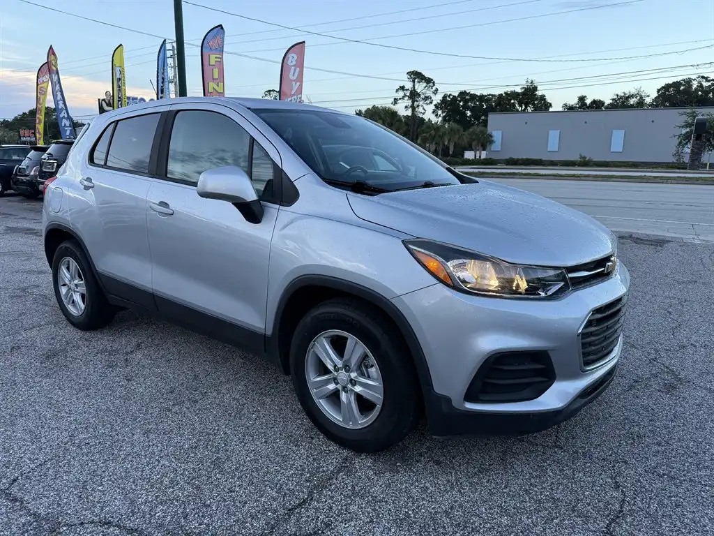 2020 Chevrolet Trax LS's photo