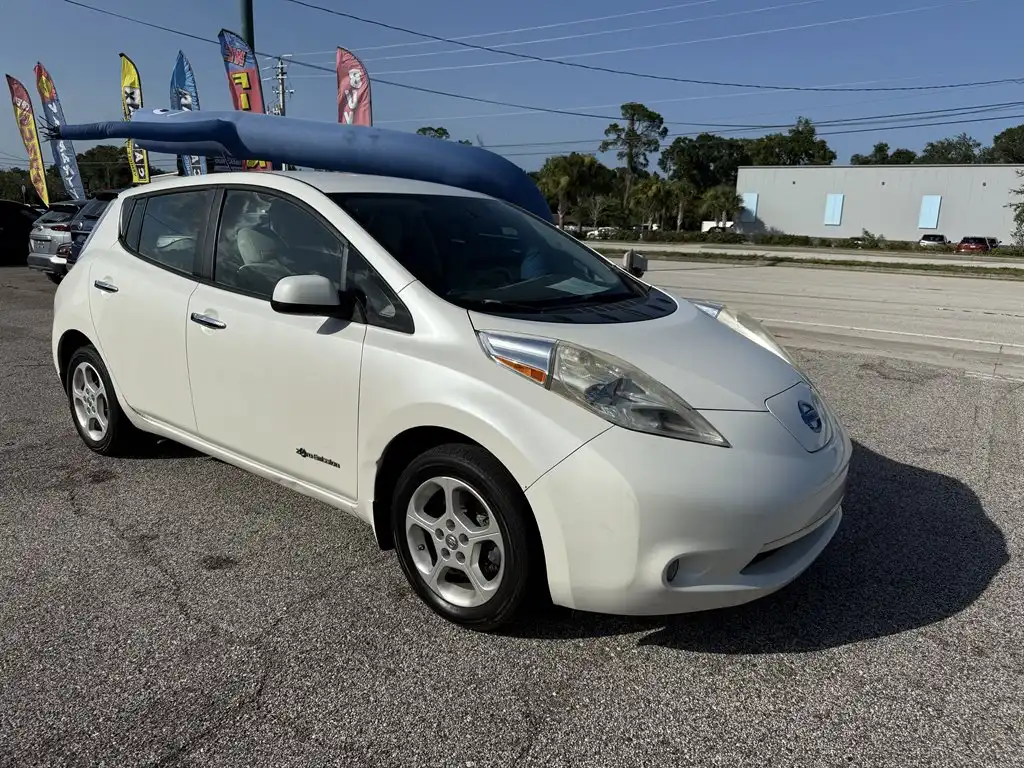 2015 Nissan Leaf SV's photo