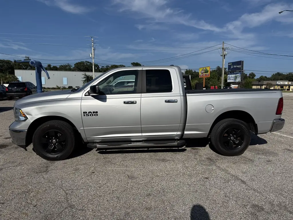2017 RAM 1500 SLT Quad Cab 6'4 photo 4