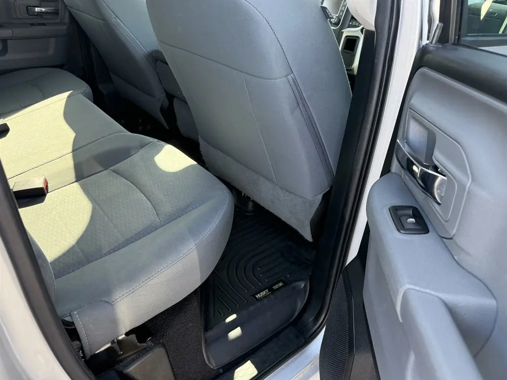 2017 RAM 1500 SLT Quad Cab 6'4 photo 5