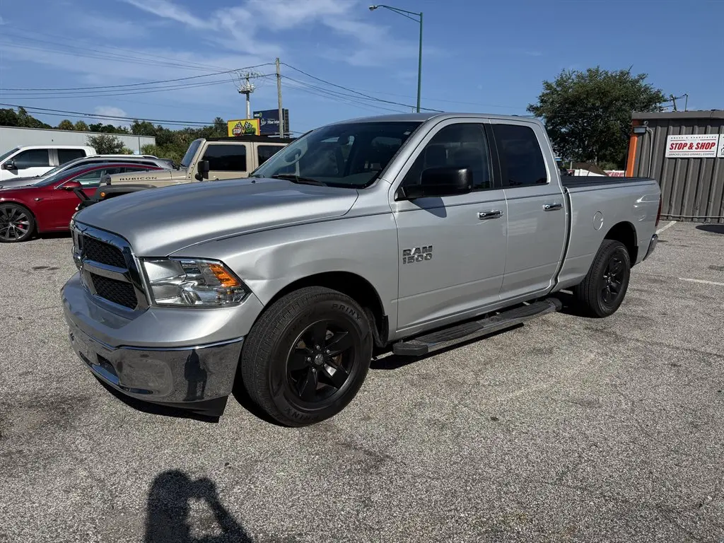 2017 RAM 1500 SLT Quad Cab 6'4 photo 3