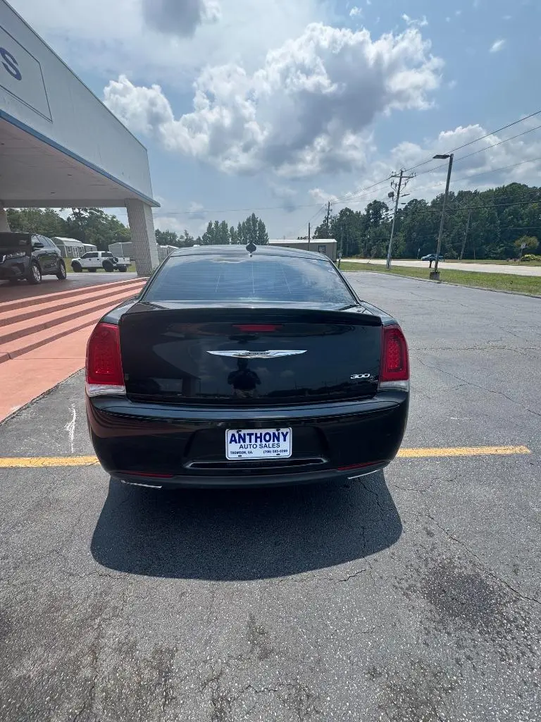 2017 Chrysler 300 S photo 3