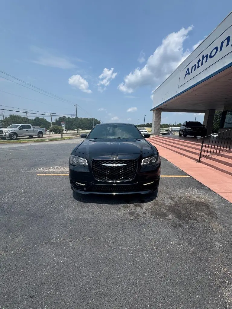 2017 Chrysler 300 S photo 4
