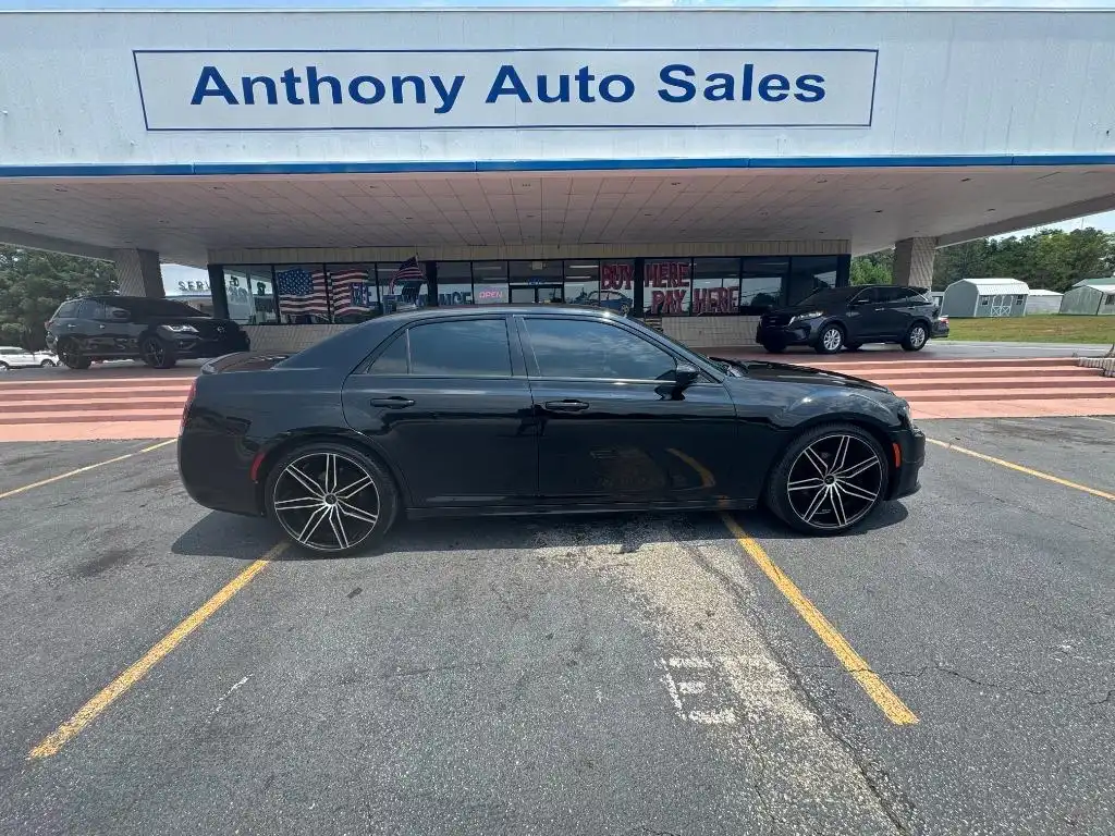2017 Chrysler 300 S's photo