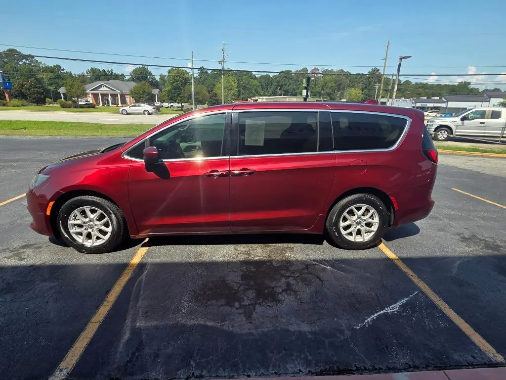 2017 Chrysler Pacifica LX photo 4