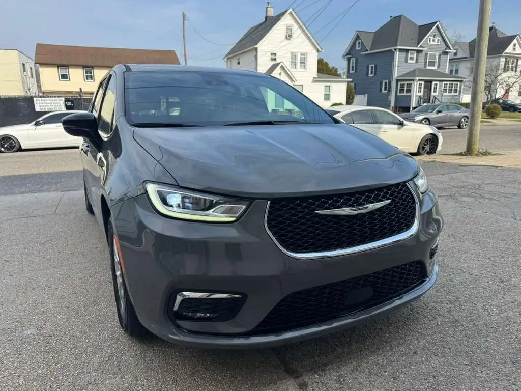 2025 Chrysler Pacifica Select photo 1