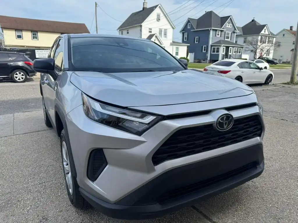 2024 Toyota RAV4 LE AWD's photo
