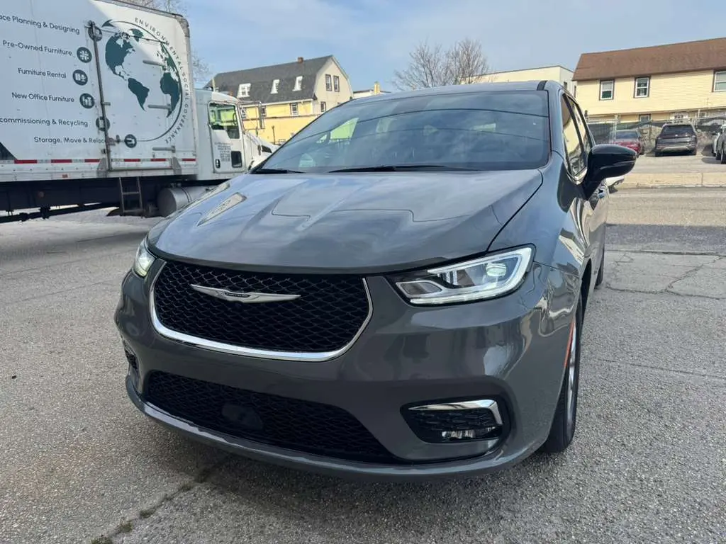 2025 Chrysler Pacifica Select photo 3