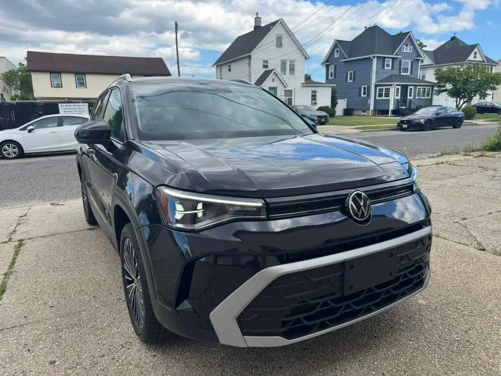 2025 Volkswagen Taos 1.5T SE's photo