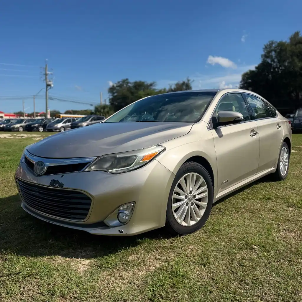 2015 Toyota Avalon Limited Hybrid's photo