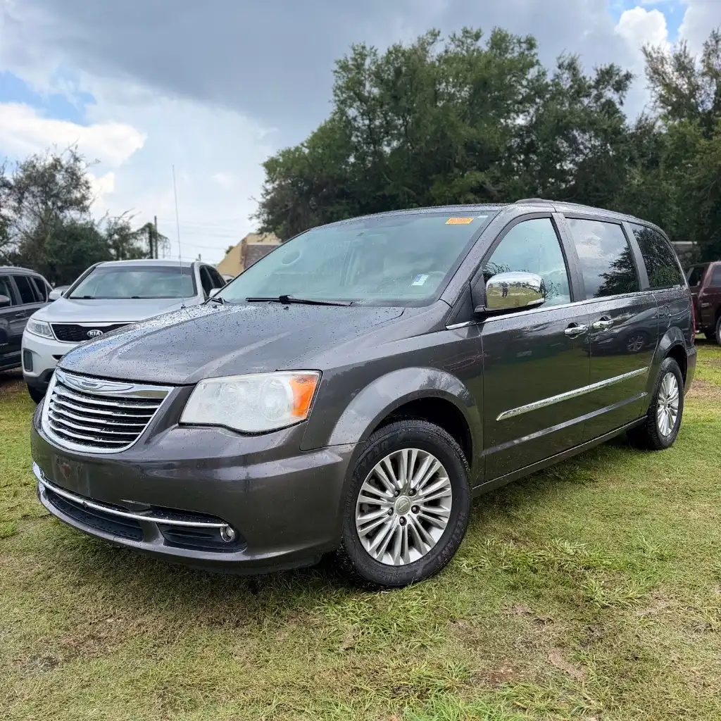 2016 Chrysler Town & Country Touring L's photo