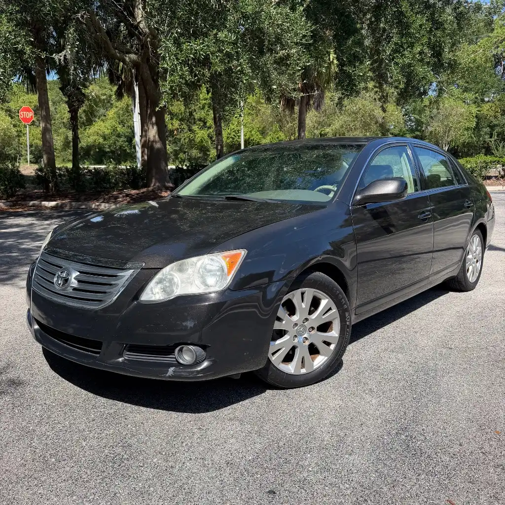 2010 Toyota Avalon Limited's photo
