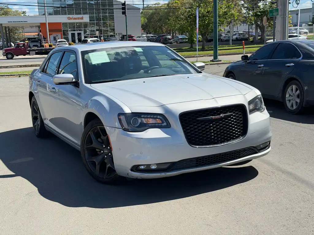 2023 Chrysler 300 S's photo