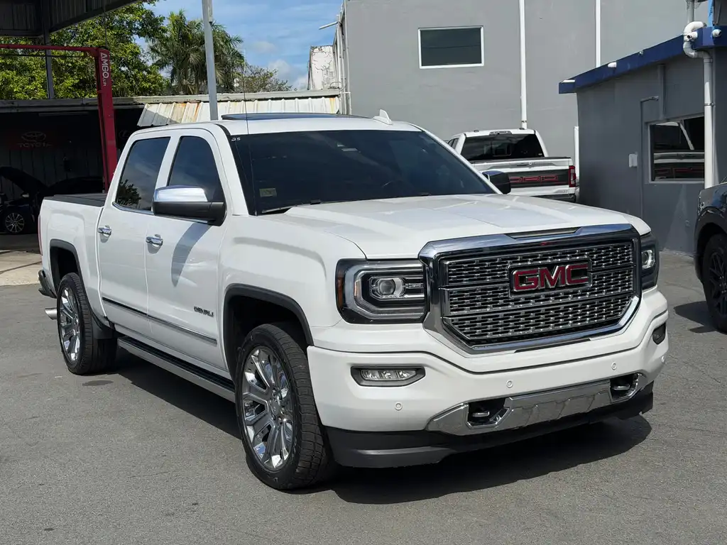 2017 GMC Sierra 4WD Crew Cab Short Box's photo