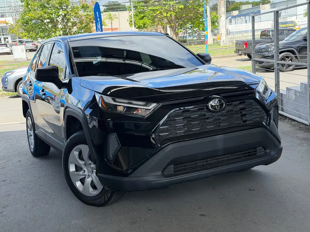 2023 Toyota RAV4 LE FWD's photo