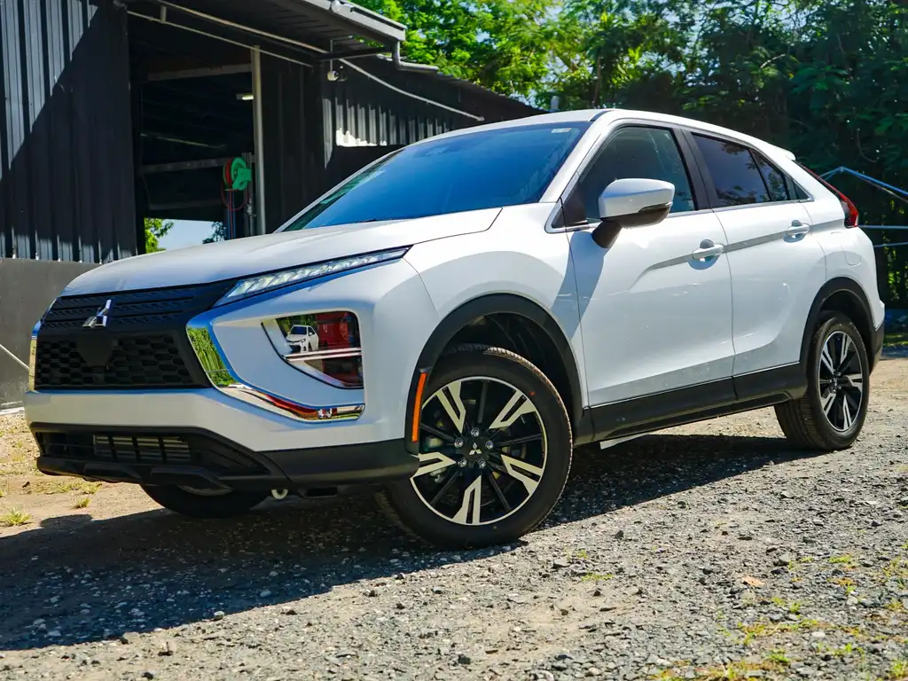 2026 Mitsubishi Eclipse Cross LE S-AWC's photo