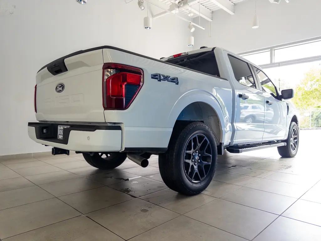 2024 Ford F-150 STX 4x4 SuperCrew 5-1/2 Box photo 4