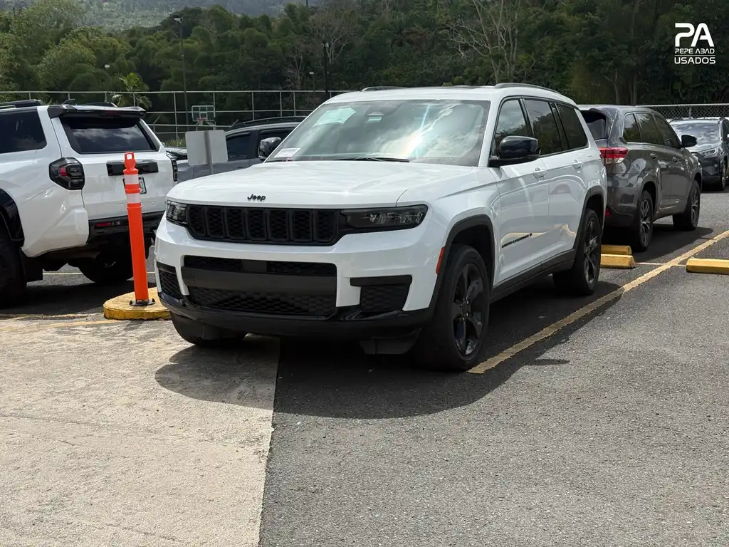 2023 Jeep Grand Cherokee L Altitude 4x4's photo