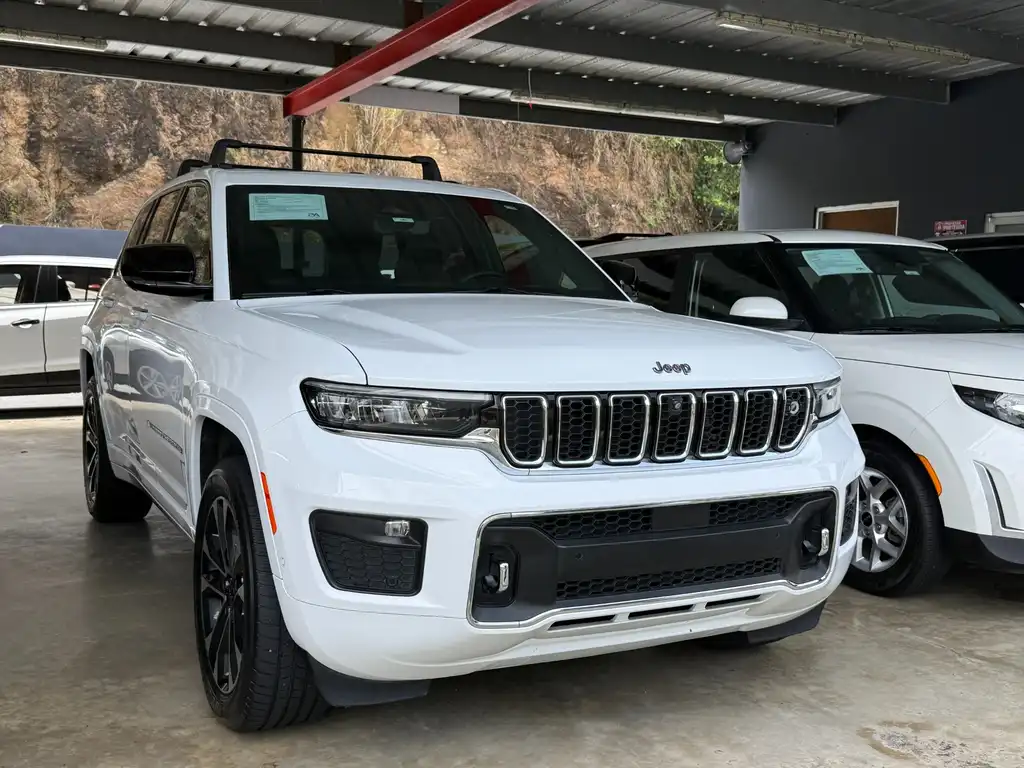 2022 Jeep Grand Cherokee Overland 4x4's photo