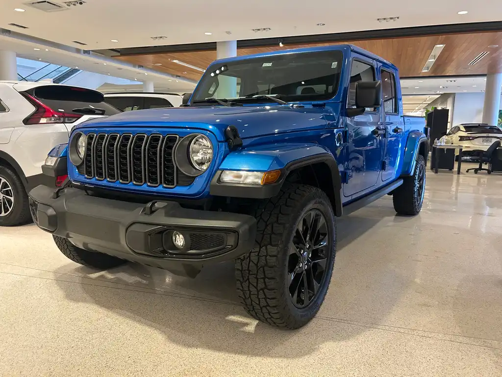 2025 Jeep Gladiator Nighthawk Auto's photo