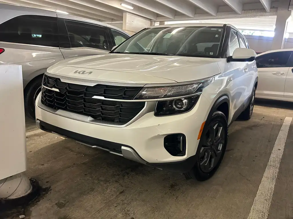 2025 Kia Seltos LX's photo