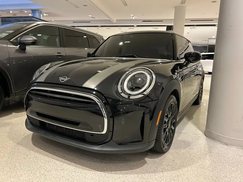 2024 MINI Hardtop Cooper's photo