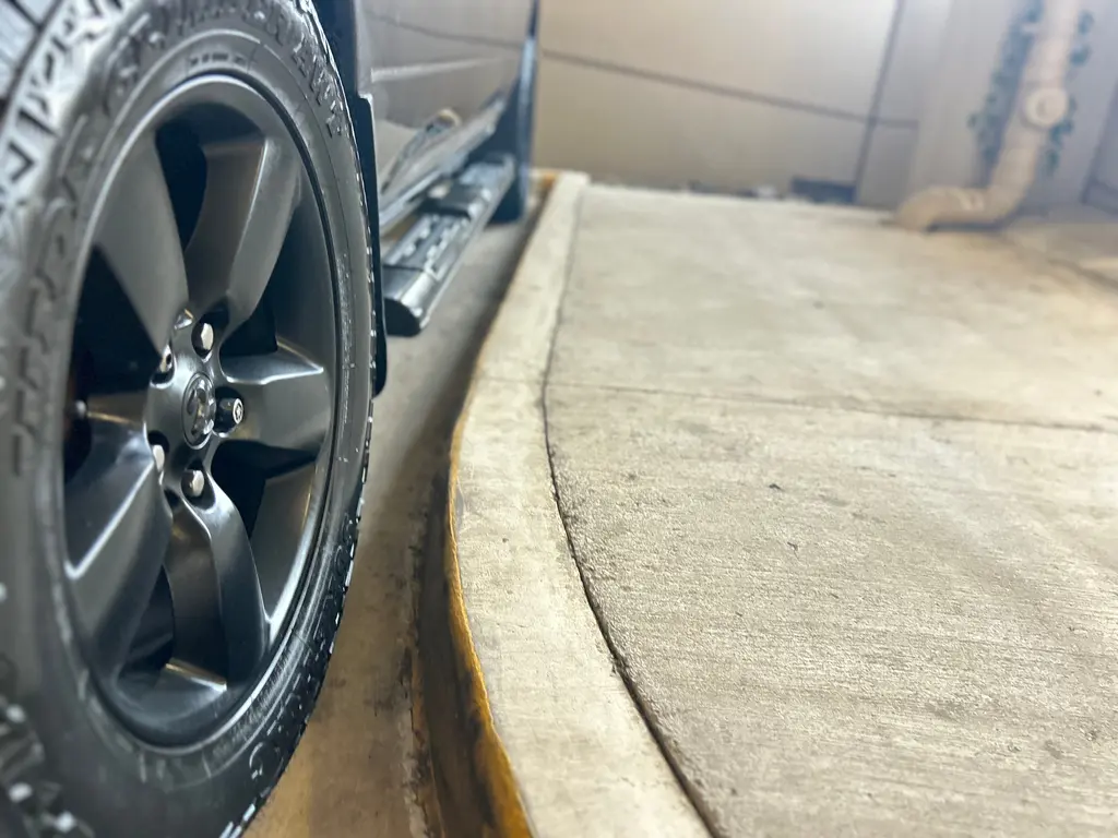 2018 RAM 1500 Express Quad Cab 6'4 photo 3