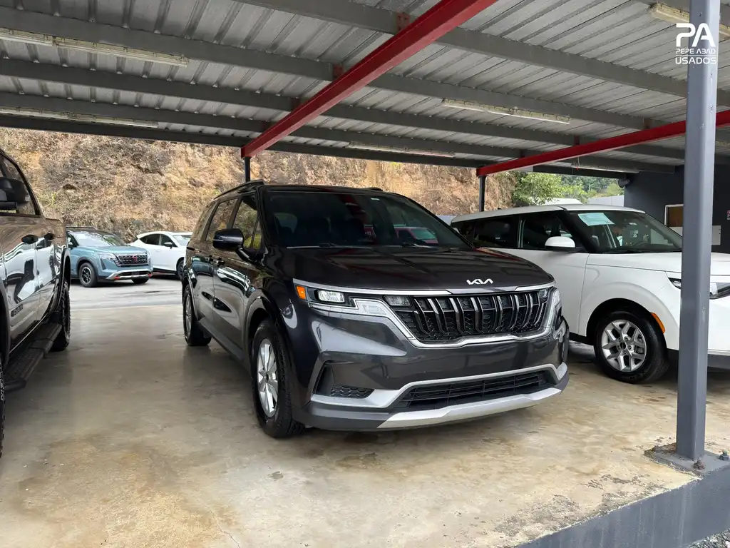 2024 Kia Sedona LX's photo