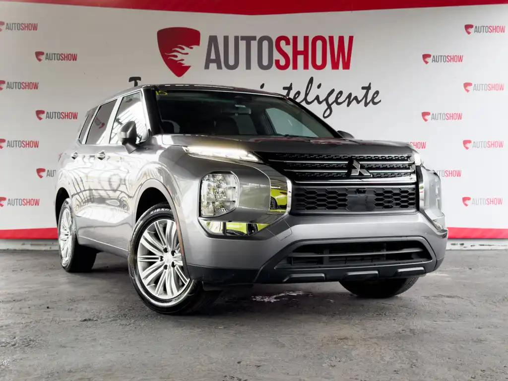 2024 Mitsubishi Outlander ES 2WD's photo