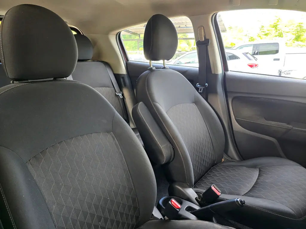 2021 Mitsubishi Mirage SE CVT photo 4
