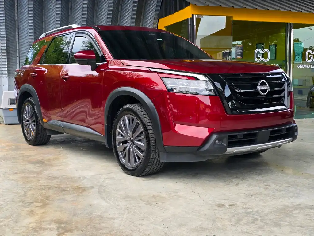 2023 Nissan Pathfinder SL 2WD's photo