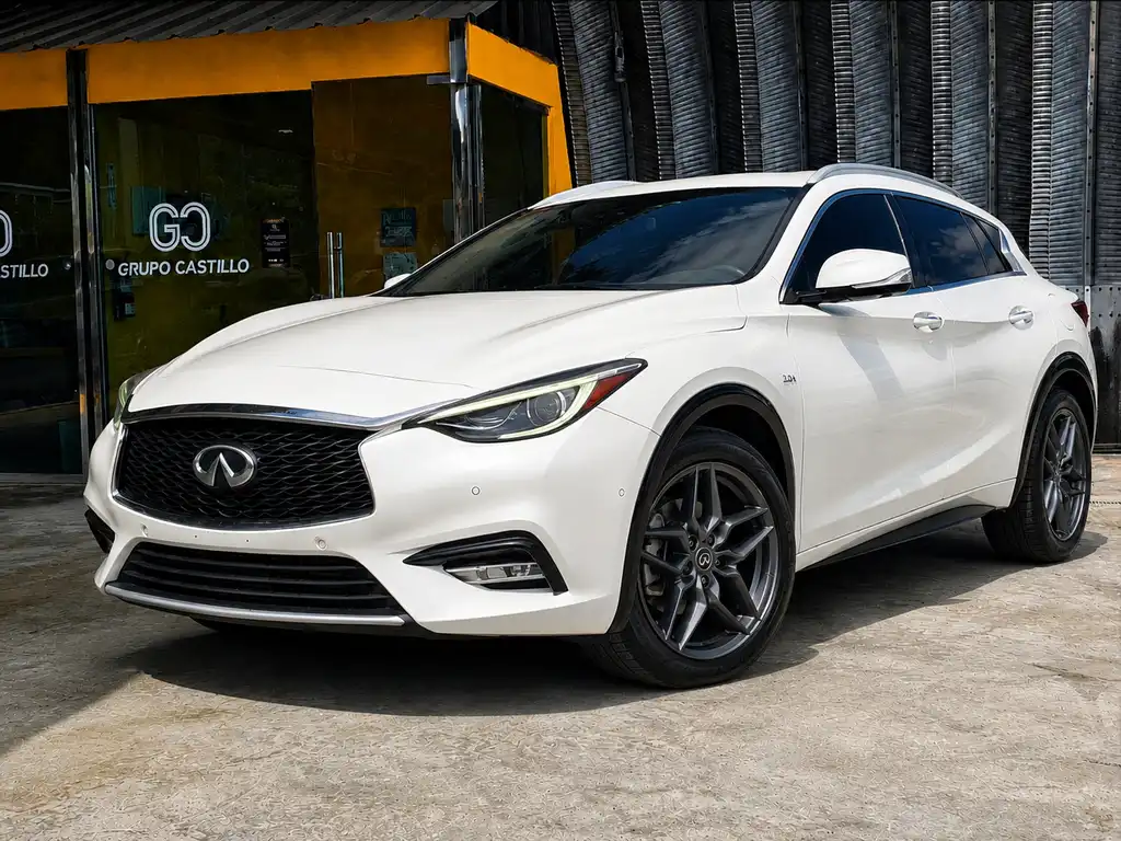 2018 INFINITI QX30 Base's photo