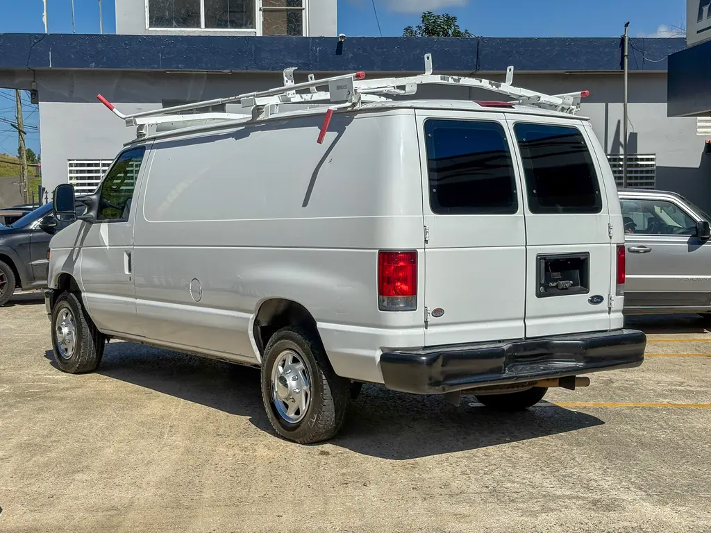 2014 Ford E-Series E-150 Van photo 4